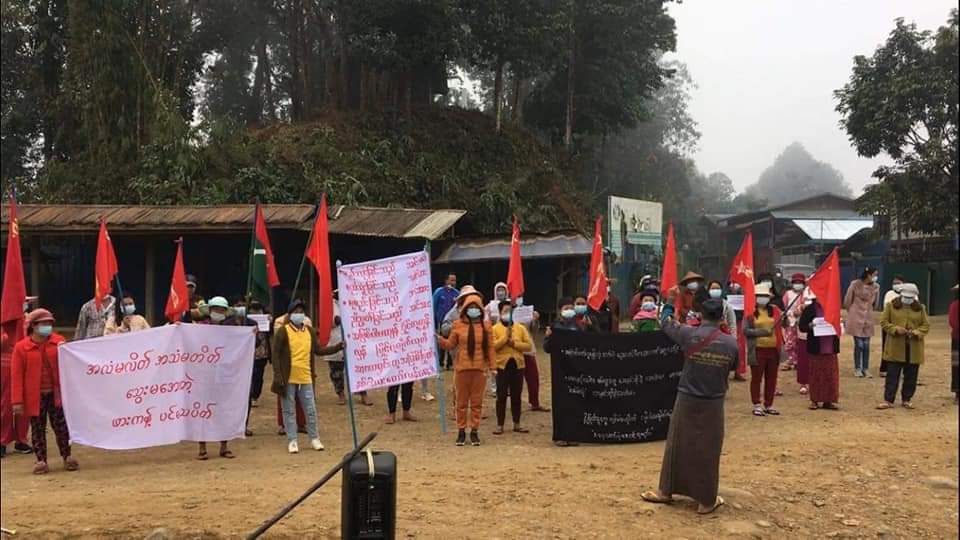 TTFR__Myanmar's tweet photo. Anti-coup revolutionary strike in Kachin's Hpakant as a daily basis and in support of KIA and PDF without a day off despite #InternetShutdowns. 🪧  #2022Jan18Coup #SanctionMOGE #WhatsHappeningInMyanmar https://t.co/SYkhImiZBt