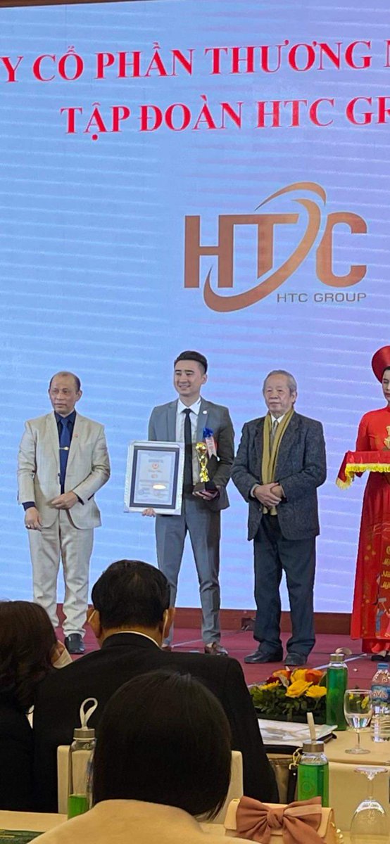 htcgroup68's tweet photo. ♦️Thanh toán bằng thẻ chính là hình thức thanh toán trực tuyến phổ biến nhất tại Việt Nam
♦️Người dùng khi thanh toán trực tuyến đơn giản, nhanh chóng và tiện lợi
♦️HTC Group là doanh nghiệp tiên phong trong việc kết nối số trong thời 4.0 https://t.co/lLafB1KlC9