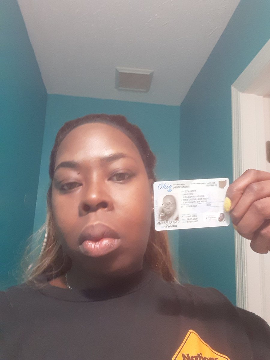 mizzafr3aka's tweet photo. @Erin06998555 @Mega_Personals Id and selfie id https://t.co/eeU9BKWjDb