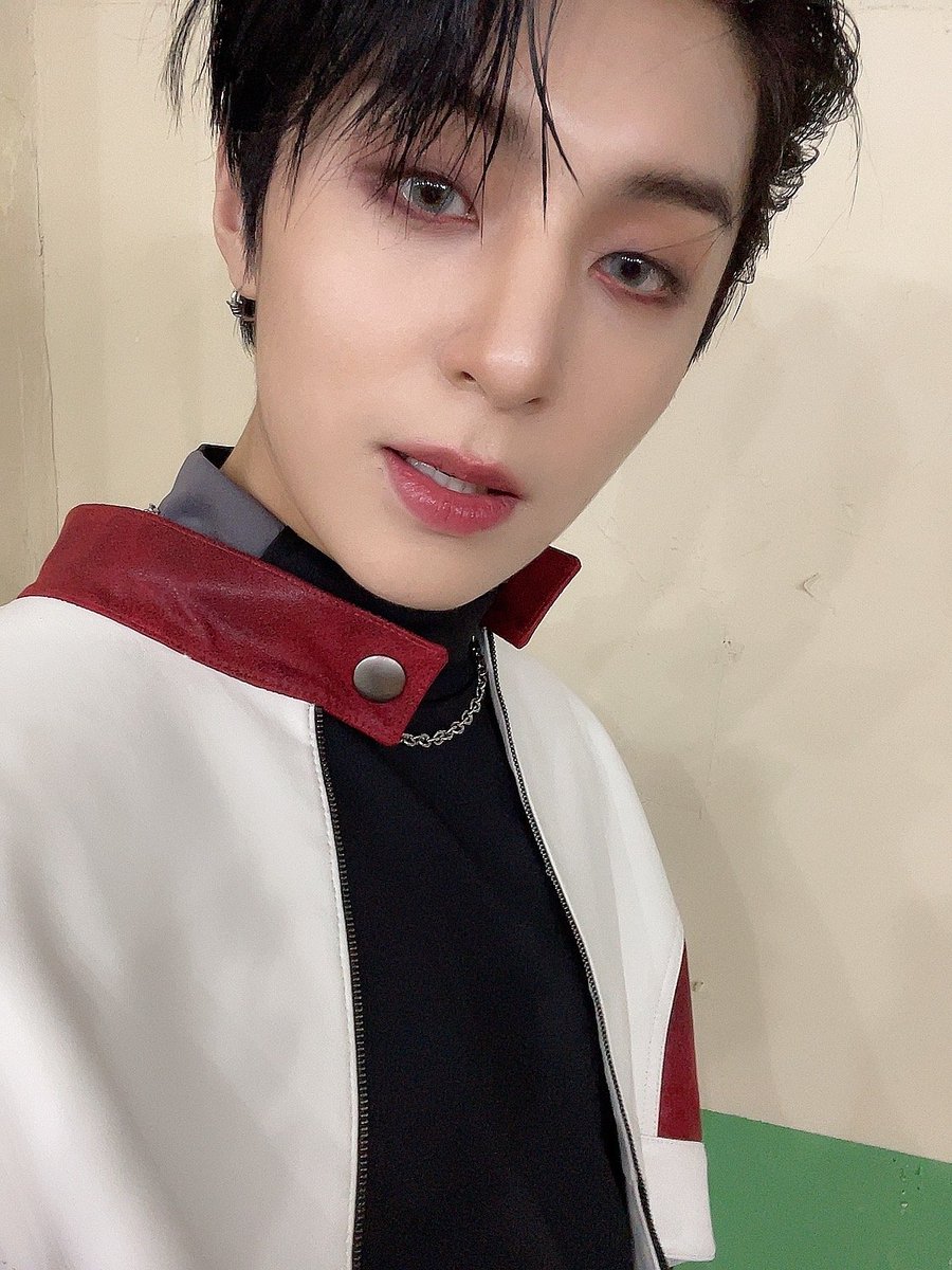 beomriotic's tweet photo. what if i kms https://t.co/FhdsYBwnYF