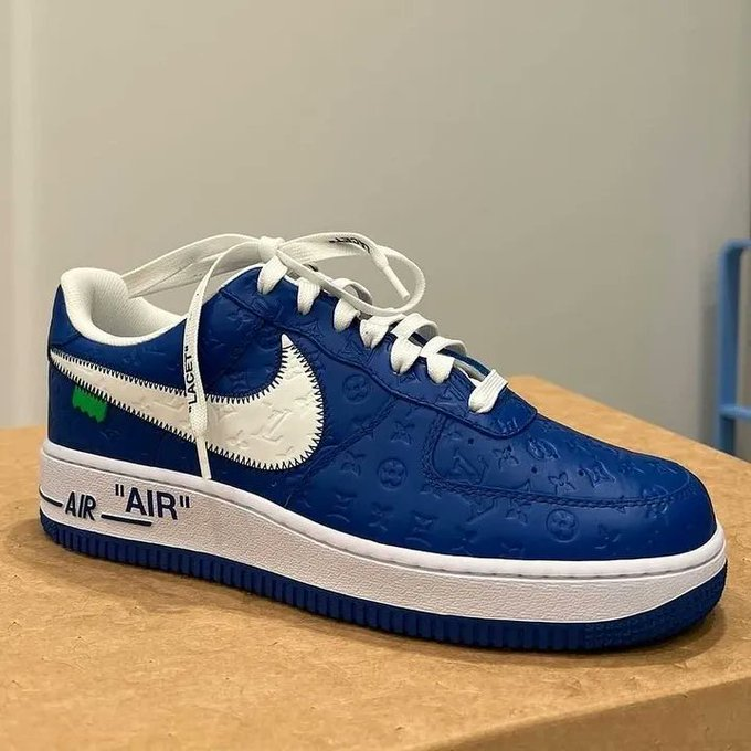 NiceShoe1's tweet photo. Here's a closer look at the Louis Vuitton x Off-White x Nike Air Force 1 in blue 👀Better than the orange colorway? (via sarahandelman/IG)
>>https://t.co/wAEr5konTL https://t.co/R0aAvYY2Mi