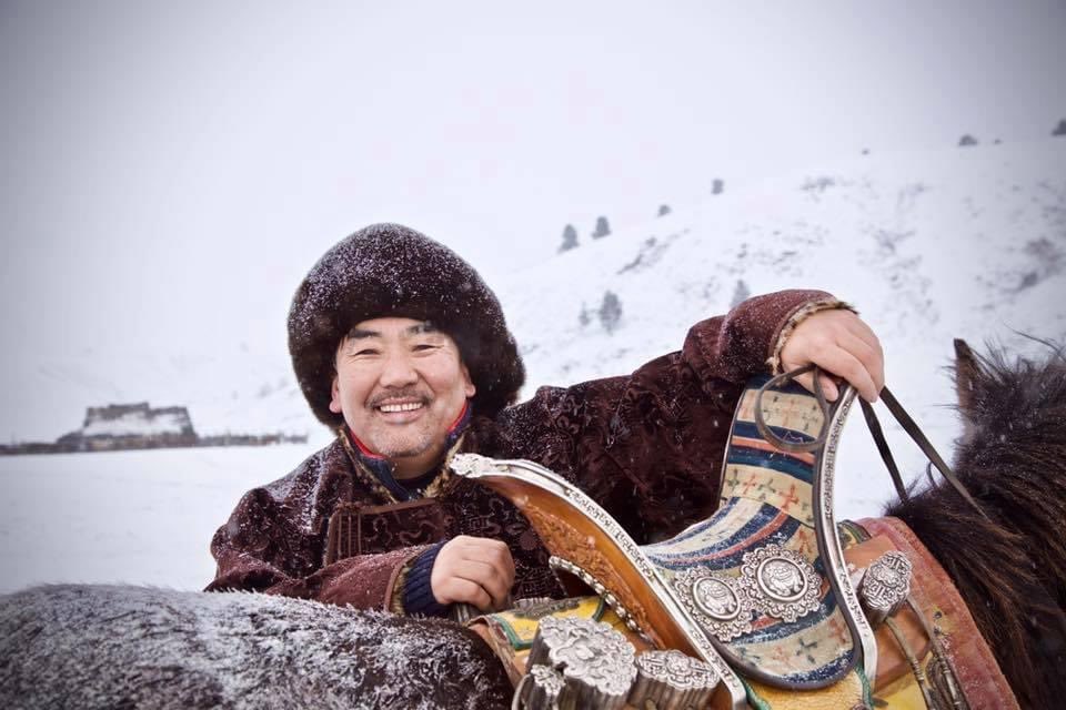 Буудай үзүүргүйч газар нүхлэн ургадаг
Буян биегүйч эзнээ олж ирдэг