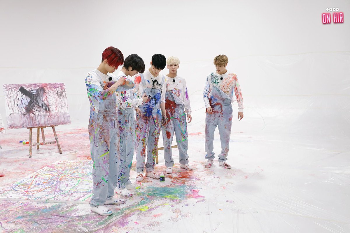 onlyTreasureTXT's tweet photo. TXT TREASURE+🎨🖌️= chaos

before                                      after https://t.co/RV3VHAmWPG