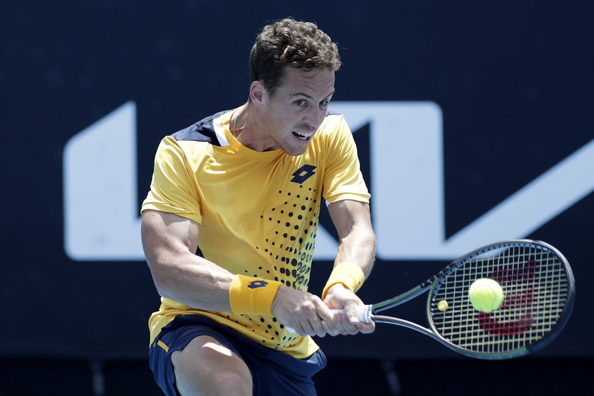 ATPTour_ES's tweet photo. 😱 ¿Quinto set? 🥳 ¡Quinto set!

🇪🇸 @Robertocarba93 y 🇱🇹 @berankisr se lo juegan todo en el último parcial.

#AusOpen https://t.co/YftjPbNovn