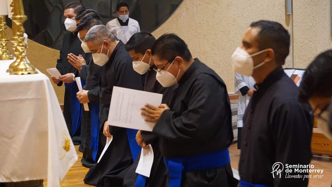 Seminario_Mty's tweet photo. El pasado viernes nos alegramos con diez hermanos nuestros que fueron Admitidos como Candidatos a las Órdenes Sagradas.
Sigamos rezando juntos por las vocaciones a la vida sacerdotal. 

#SíQuiero https://t.co/Ra80U2JjQ7