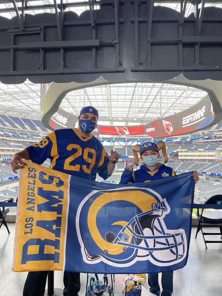 peraltarico's tweet photo. #RamsHouse playoffs! NFC West throwdown! https://t.co/HmpMMh1ySr