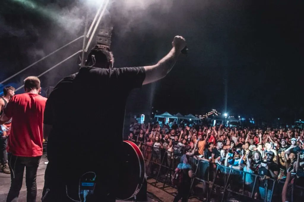 Festival de Acá: Sacrificio y Rock and Roll | News Digitales

🔴Lee la nota completa acá:
 newsdigitales.com/musica/festiva… #benegas #comotto #festivaldeacá #luceros #miniaturas #música