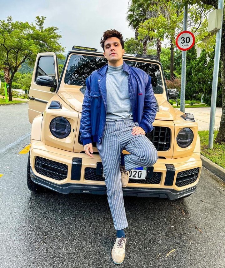 Você é aquele alguém que só me faz bem, enche meu mundo de cor, e meu peito de amor... ❣️ <a href="/luansantana/">Luan Santana</a>