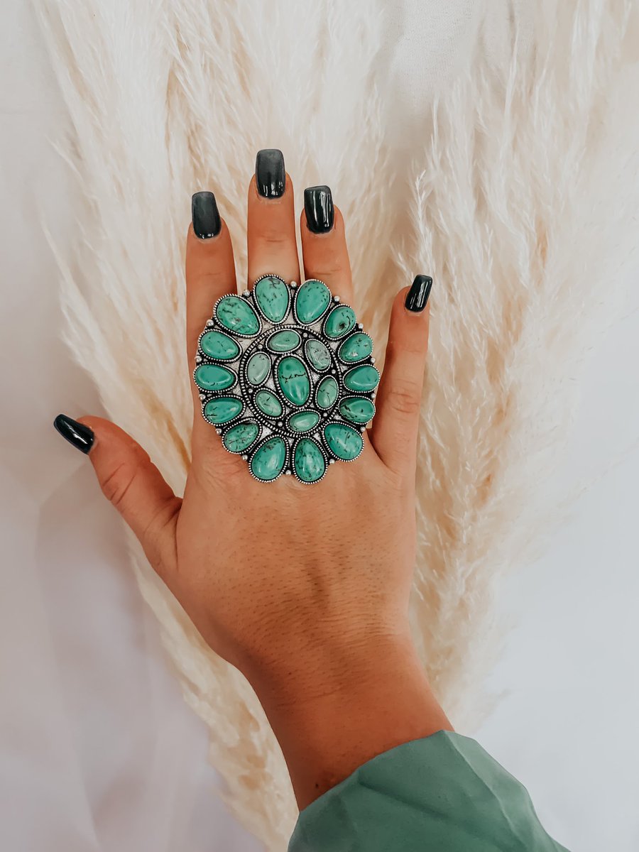 WonderingGypsy2's tweet photo. Gorgeous gorgeous girls wear big turquoise ringzzz 🦋⚡️���✨ #shopwgb #turquoisejewelry #turquoiserings #westernbabe #westernchic https://t.co/z1ubrQaMNr