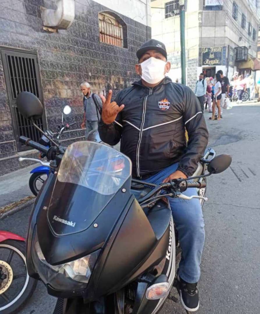 Jateranoficial's tweet photo. Por ahí anda Terán
Es lo que decía cualquiera que veía a Rodrigo en algún sitio.
Un amigo de la infancia, un verdadero hermano, el de la alegría incorregible, el sindicalista del equipo. El que siempre andaba resolviéndole algo a alguien.
#RodrigoVive https://t.co/Lu1XlHIbaQ