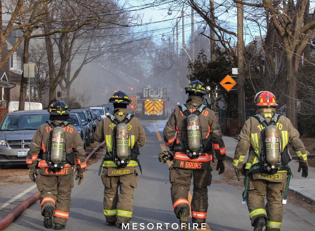 FireFFanatics's tweet photo. Credit to [ mesortofire / IG ] : P314 Crew making their way to a 4th alarm on Shaw Street. https://t.co/G72xzZSpZE