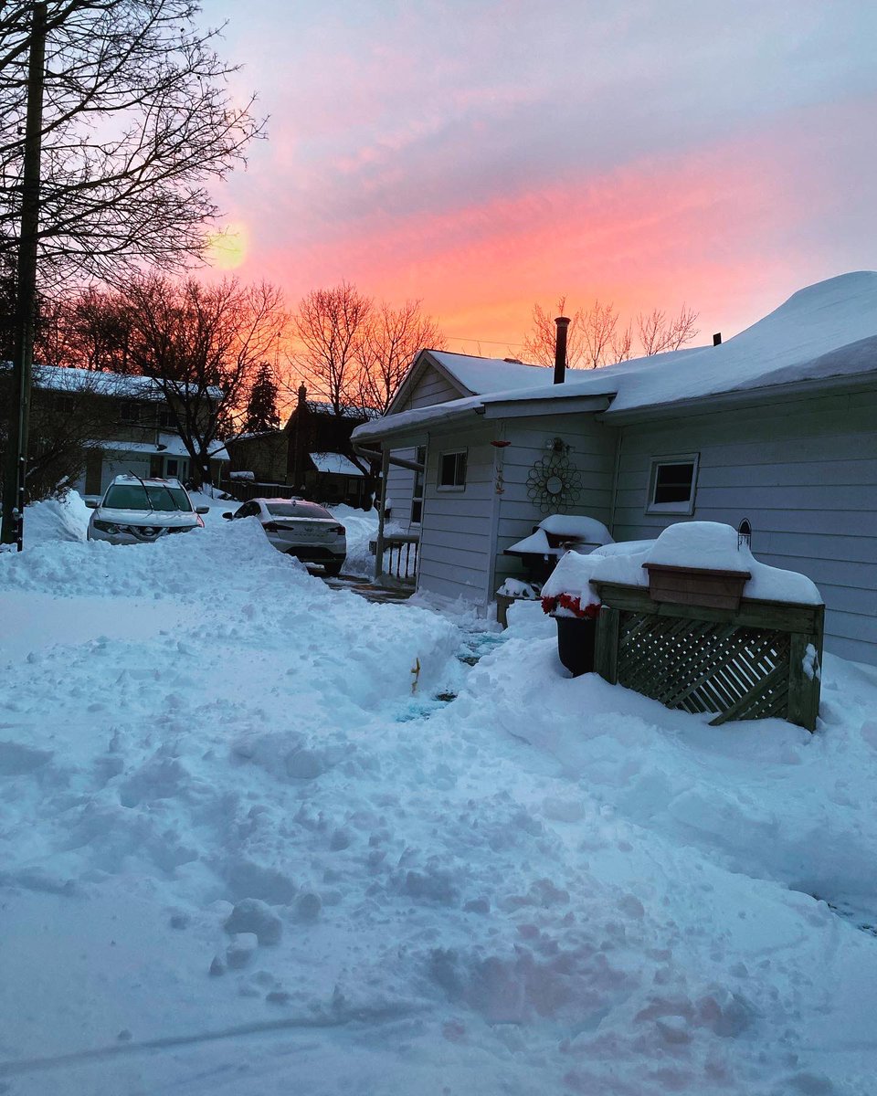 librawomen's tweet image. Beautiful Sunset 🌅 after alot of Snowflakes ❄️