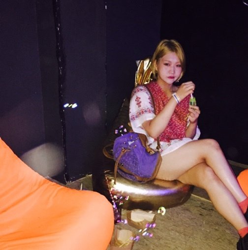 seoweetheart's tweet photo. 20대에 간지라고 생각했던 것 : 힙스터들이랑 아침까지 술에 쩔어서 전자 음악에 춤추기
30대에 깨달은 진정한 간지 : 일찍 일어나고 일찍 자기, 산책, 명상, 감사일기, 마감시간 지키면서 일하기 https://t.co/TfrXcDIxhS