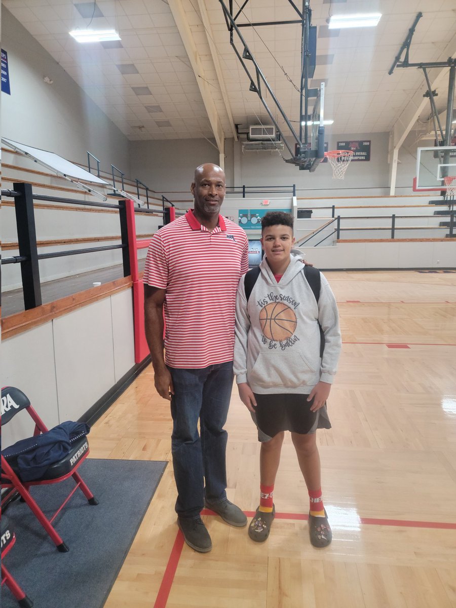 KhalilLuster's tweet photo. My coach for this season, Eric Dampier!
#Goat
#MSULegend
#FormerNBAPlayer https://t.co/yb0mfq4AZH