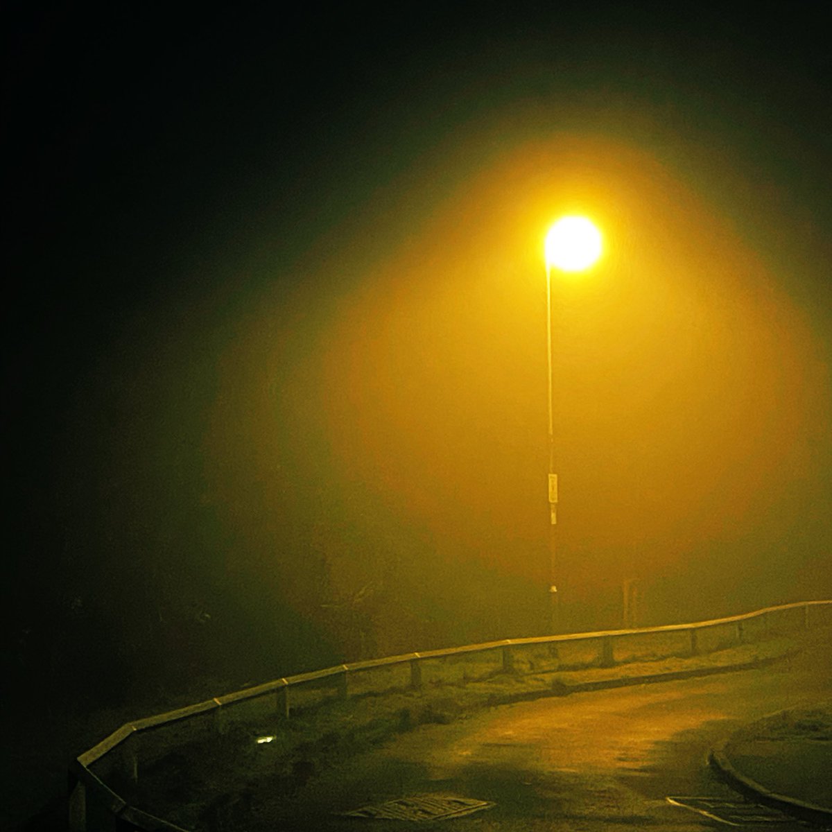ben999responder's tweet photo. It’s a foggy 🌫 one! Remember your #fogliights and #keepyourdistance #RoadSafety #drive2arrive . Have you completed your #winterchecks ✅ on your vehicle to avoid unnecessary breakdowns ❔ https://t.co/wcSTzQtaz9