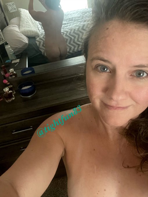 Happy Monday 😘  PS.. did you miss what was sent on Only Fans? Involved something big &amp; black 💜 Ask me
