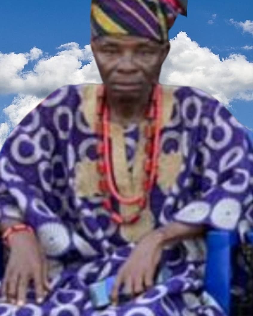 McBayo's tweet photo. Rest in peace chief Samado the Atunluse of Okeigbo Kingdom. Hee Now senuebo , Ao pade lese Jesu nibiti akoni yarawa aori rawa aoyo morawa Jesu ni yio se alaga wa . Bayo owala baba eleroplaine so wipe ODABO,ODIGBA,ODOWURO OOOO. AFE O SUGBON JESU FE O JUWA.  LO.HEE NOW ,HEE NOW. https://t.co/70bft26Cvd