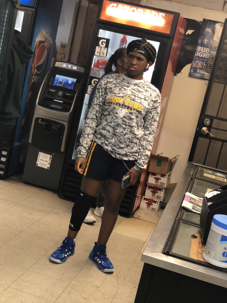 SkyJones2026's tweet image. #THEGANG 😂💛💙🐻 #20 #2WaySharp #DEFENSECREATESOFFENSE #BECOMEDIFFERENT