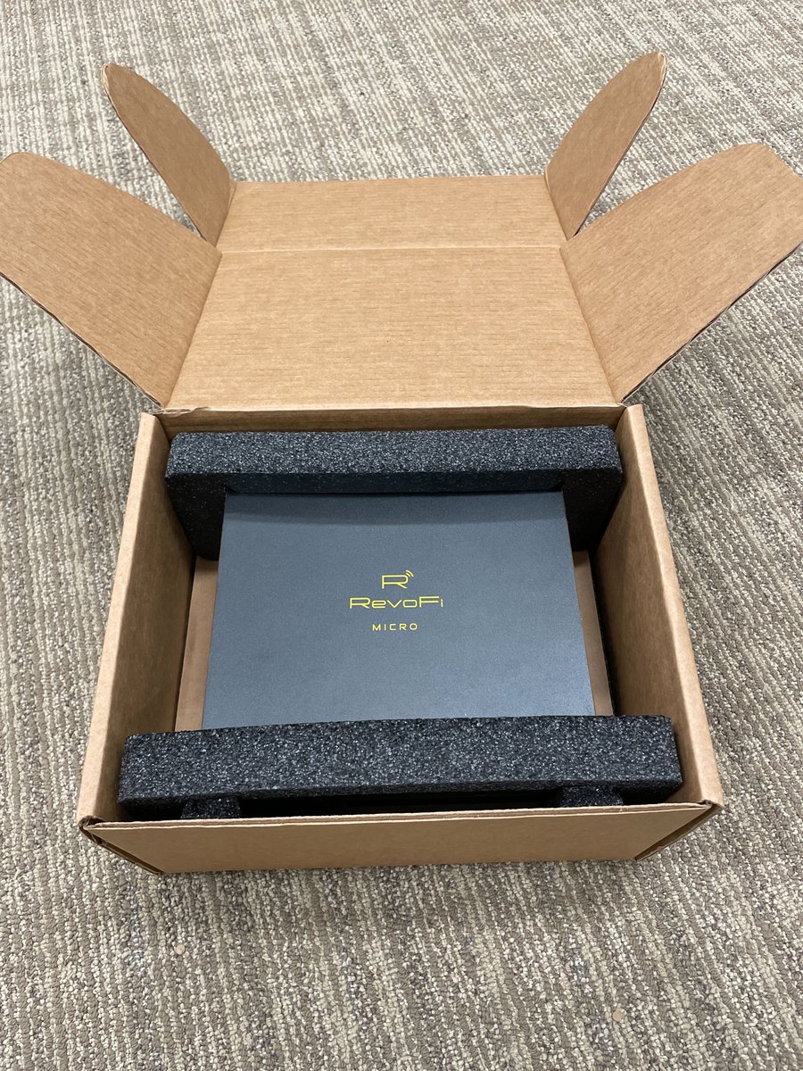 revofiai's tweet photo. For everyone who is new here this is a prototype for packaging! Very soon thousands of these boxes will have the RF symbol on them being delivered to the https://t.co/mOMdb2dYwY around the world🌎 
#DeFI #BTC #RVS #LTC #Wi-Fi https://t.co/QS3F66aYLi