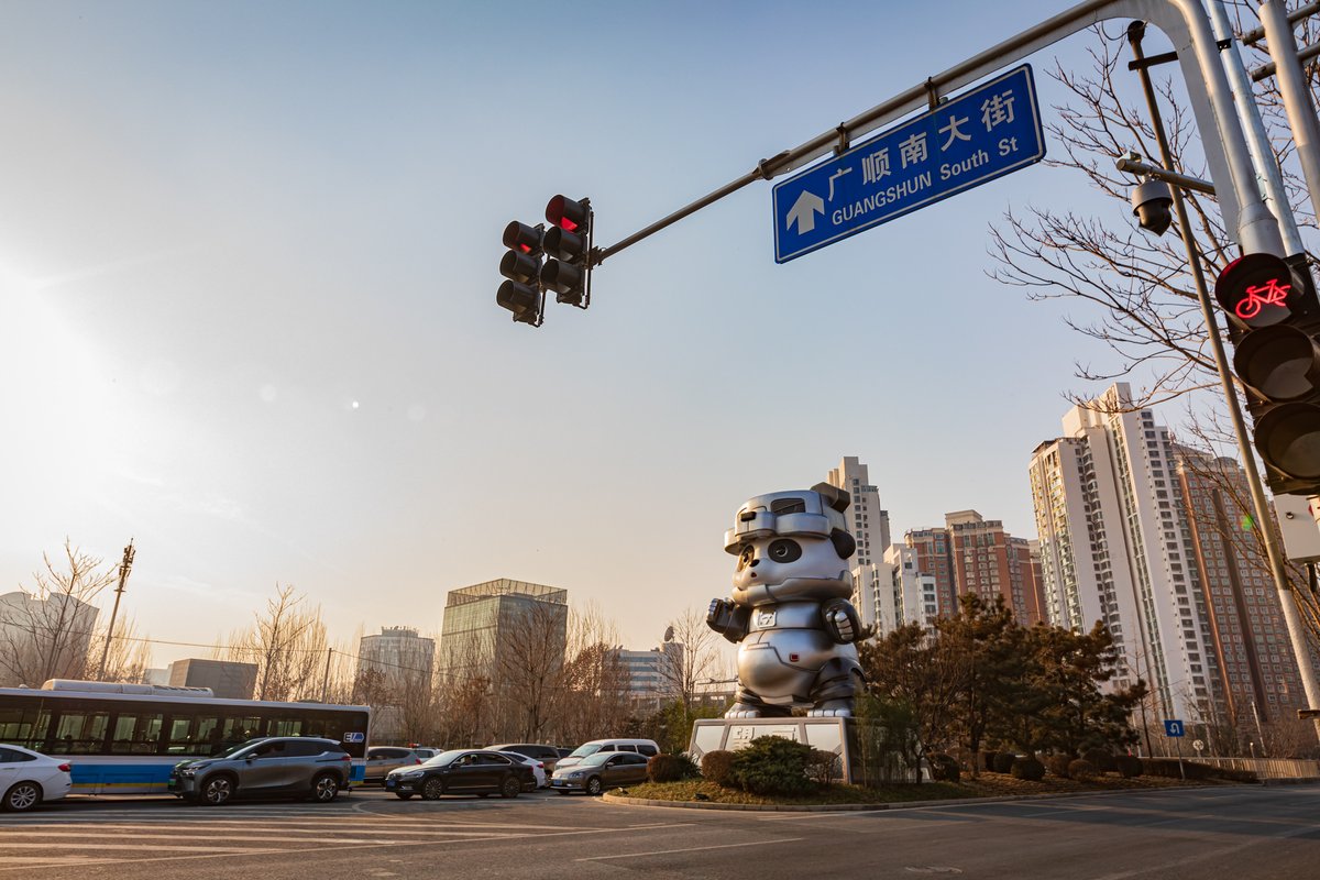 VisitBeijingcn's tweet photo. For years, traffic in the Wangjing neighborhood of Beijing circled an adorable statue of a panda and cub munching blissfully on bamboo. Well, meet Panda Roundabout 2.0.
📍 Wangjing 望京
📷 Uni You
#panda #giantpanda #pandaart #wangjing #instabeijing https://t.co/lCBBGAQAJM