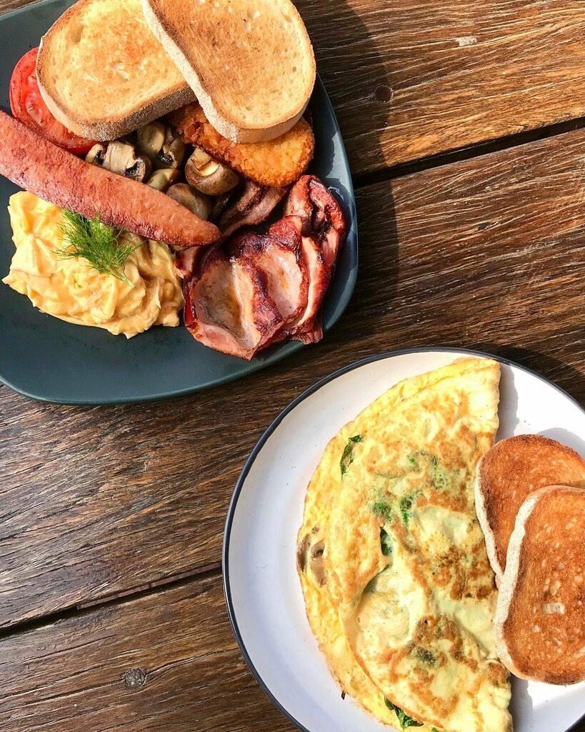BigaCafe's tweet photo. Big breakfasts = Big love 🥞🍔🥪🍟 

Happy Tuesday! 🤍

Ft. Biga breakfast &amp; our egg white omelette https://t.co/GWEl94LYCl https://t.co/V6wP7OLXq6
