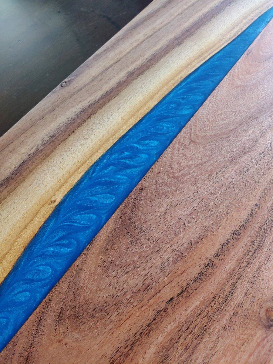 I was hesitant at first, but now I'm kind of enjoying the epoxy journey.
#epoxymonday #vonseggerndesigns #interiordesign #design #homedecor #woodworking #woodworkersofinstagram #oceanbluepigment #mesquite #supportsmallbusiness supportyourlocalartist #✌