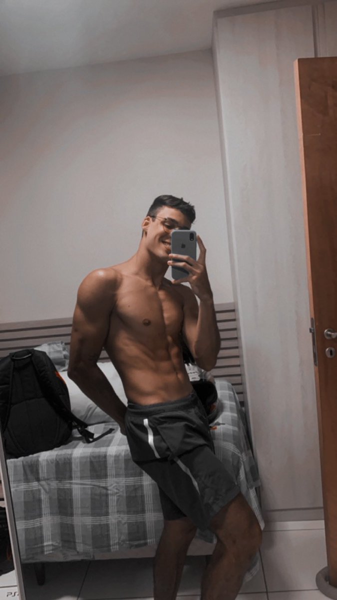 ediwrau's tweet photo. 2021 foi um ano merda mas teve seu lado bom https://t.co/R3Y8kTKCd3