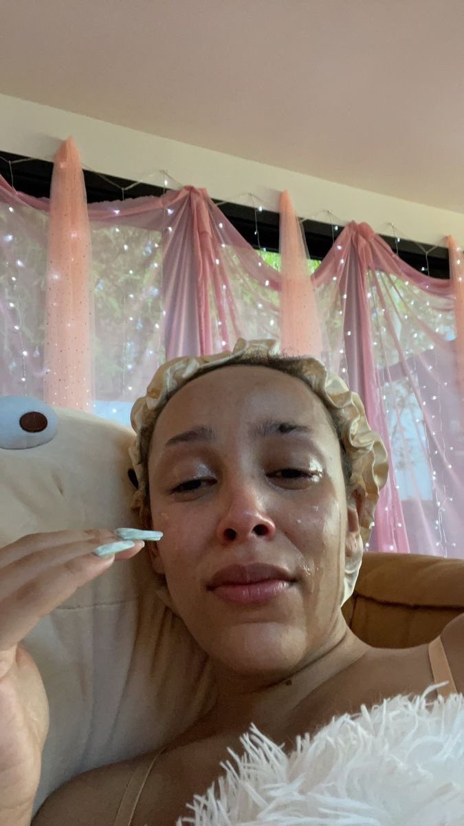 ineedmorecocoa's tweet photo. manifesting lexi and fez to be a couple asap #Euphoria #EuphoriaHBO #lexiandfez https://t.co/t9N57pJgKT
