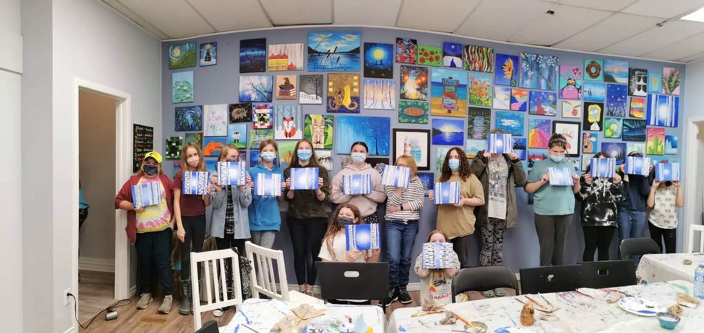 GGCOrangeville's tweet photo. 1st #Orangeville #Sparks and 3rd #Pathfinders getting creative with @ArtwithJada. #everythingshewantstobe #ExperimentandCreate #ArtStudio π· 11/21 @girlguidesofcan @girlguidesonnv https://t.co/wZZaQzBNnj