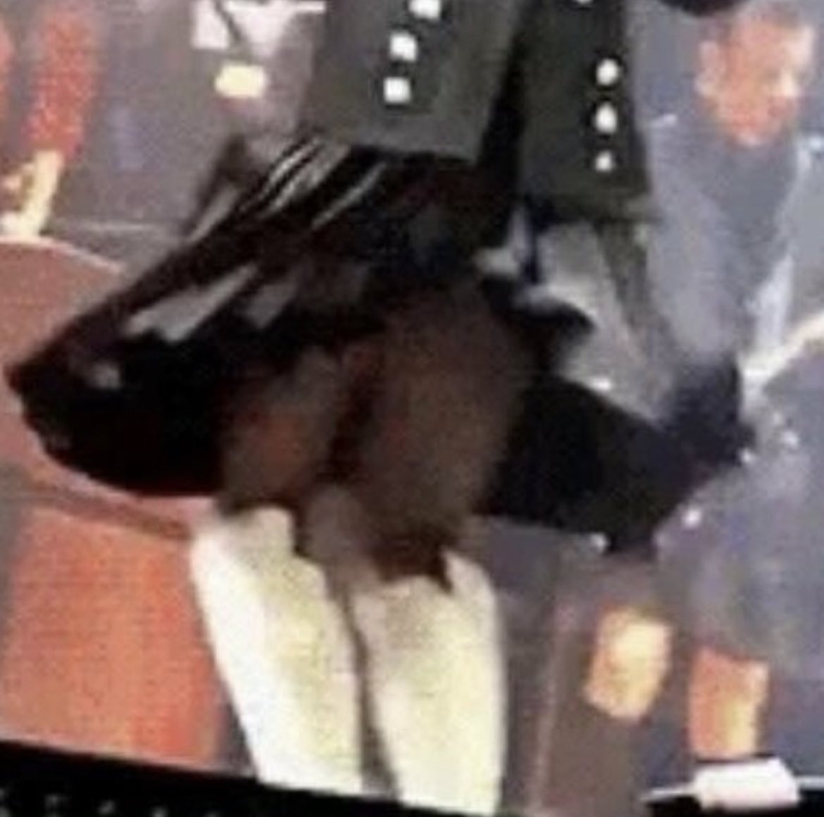 harry’s ass (@harryassbot) on Twitter photo 