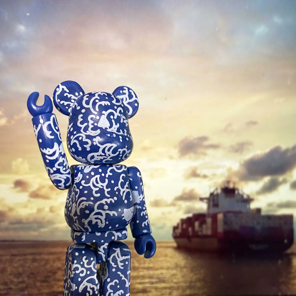 MEDICOM_TOY's tweet photo. 【Today's BE＠RBRICK】
おはようございます！本日は #118番の日 です。
海上保安庁への緊急通報用電話「118番」を広く知ってもらうために制定されたそうです♪もしもの時のために、しっかり覚えておきましょう！
#bearbrick #ベアブリック #medicomtoy #メディコムトイ https://t.co/ZYaKgdNNkT