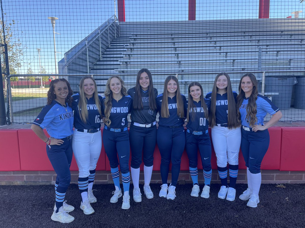 maryymart2's tweet photo. VYPE 2022 w/ this group 💙🐴 @vypehouston @KHSSoftball https://t.co/lBmOqZ8kox