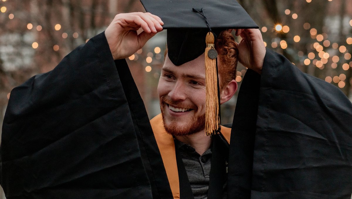 Smitten_w_Bliss's tweet photo. Book your Purdue grad session now. Openings May6-12th available. scheduling link: https://t.co/DGt5Hei3lq
#graduation #Purdue #grad #boilerup #champagne #celebrate #confetti #classof2022 https://t.co/aEzaNqBkX7
