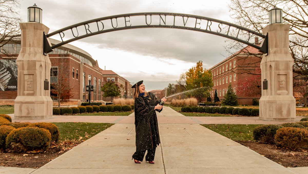 Smitten_w_Bliss's tweet photo. Book your Purdue grad session now. Openings May6-12th available. scheduling link: https://t.co/DGt5Hei3lq
#graduation #Purdue #grad #boilerup #champagne #celebrate #confetti #classof2022 https://t.co/aEzaNqBkX7