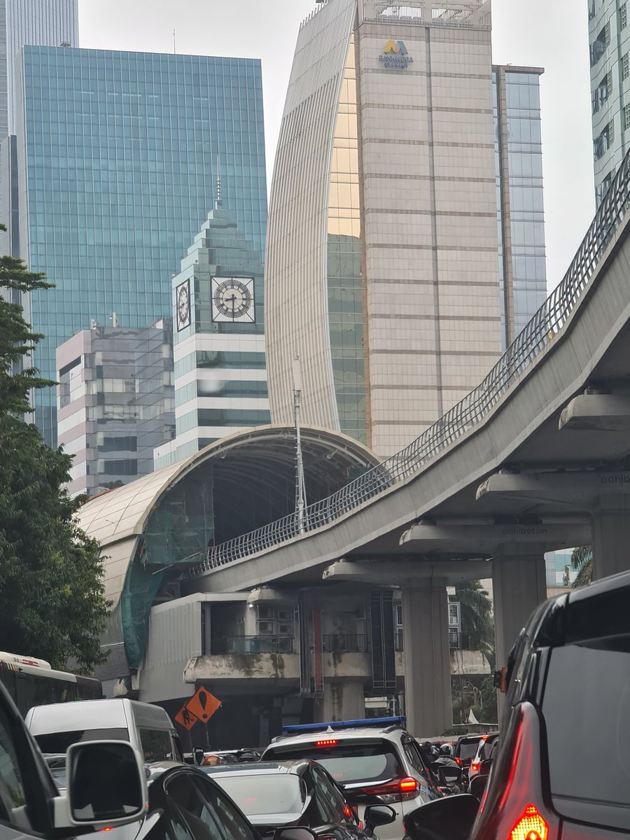 Rasuna Said arah Menteng macet
Jalan menyempit