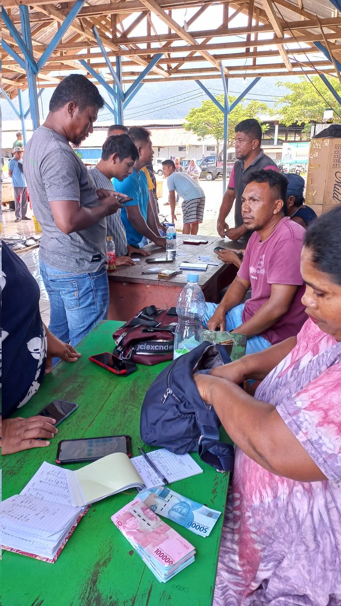 Jul22968423's tweet photo. Selasa (18/01), Julkarnain Ahmad, Luhkan Kab.Halmahera Selatan, melakukan Pendampingan Akses Pasar terhadap nelayan binaan, Januari 2022
#GiatLuhkanSatminkalAmbon 
#Halsel
@BP3_Ambon
#puslatluhkp https://t.co/I75w9XjoT2