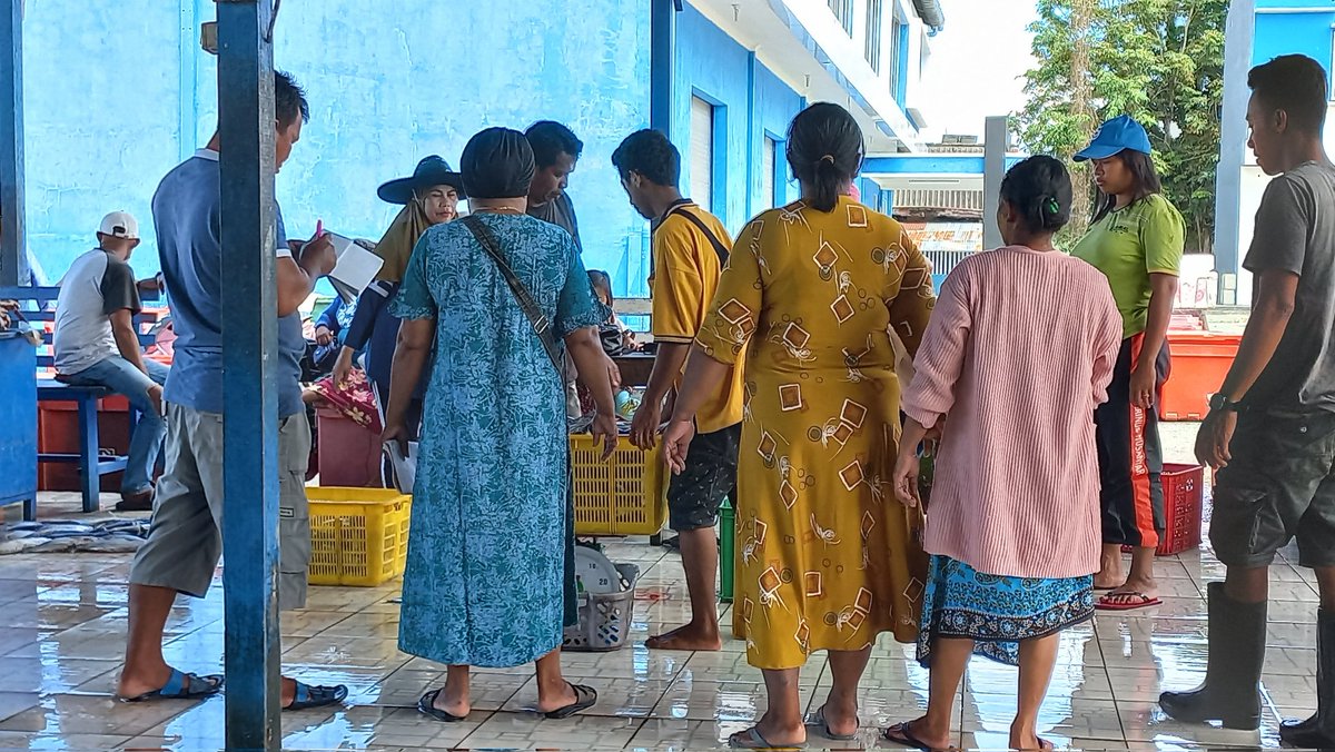 Jul22968423's tweet photo. Selasa (18/01), Julkarnain Ahmad, Luhkan Kab.Halmahera Selatan, melakukan Pendampingan Akses Pasar terhadap nelayan binaan, Januari 2022
#GiatLuhkanSatminkalAmbon 
#Halsel
@BP3_Ambon
#puslatluhkp https://t.co/I75w9XjoT2
