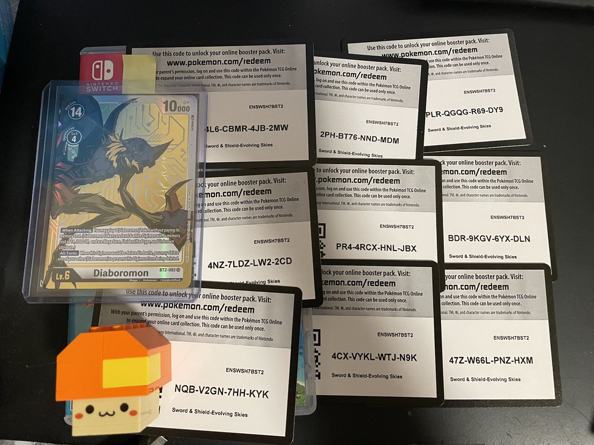 raixetsu's tweet image. Been lacking on unboxing vids/streams so here’s so codes 🙂 hopefully I get some tcgs in so I can stream on twitch #pokemoncodecards #PokemonTCG #pokemon