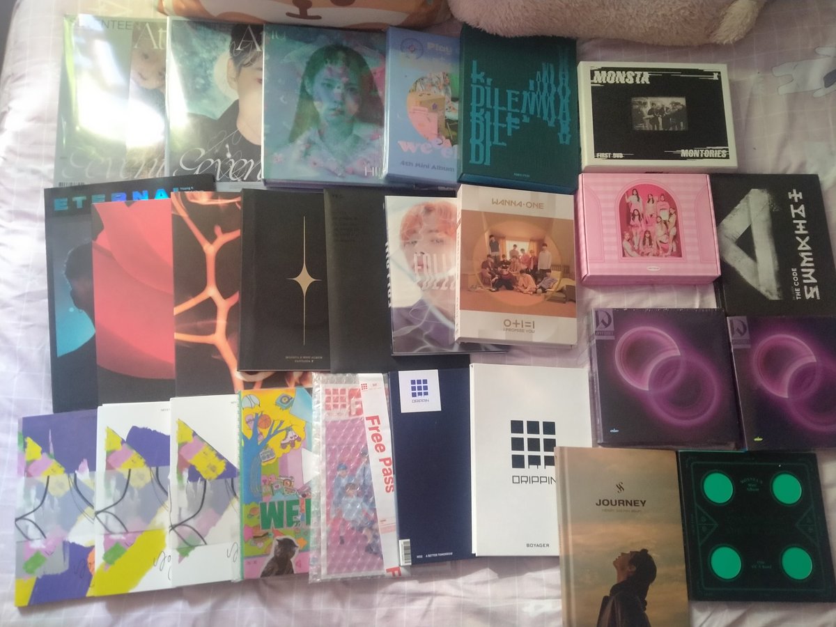 AllyJung05's tweet photo. WTS LFB 
Ally's Selling Thread

All albums and photocards on this thread is for sale.

You my DM or QRT to claim. Price starts at 50 PHP. 

Yes, some albums have random inclusions and some are just PB + CD. And naka divided to smaller set po un iba. Please read my carrd for fyi. https://t.co/HosFZfuWps
