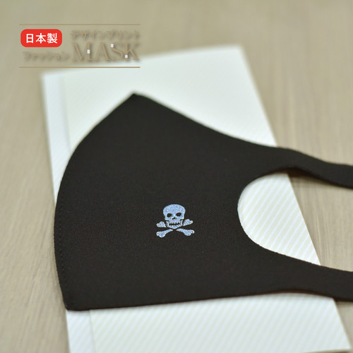 おはようございます☀

最近乾燥凄くないですか…？！
中の人はハンドクリームが手放せません(今日は忘れました)

さてさて！
今日はこちらのオシャレマスクをペタリ！
ちょっとクールにキメたい方にオススメです💀✨✨