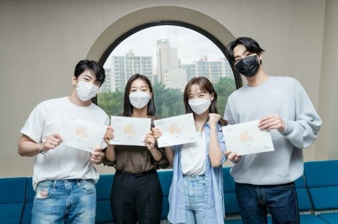 kdramatreats's tweet image. SBS romcom drama #ABusinessProposal starring #AhnHyoSeop #KimSeJeong #SeolInAh and #KimMinKyu releases scriptreading photos 💛