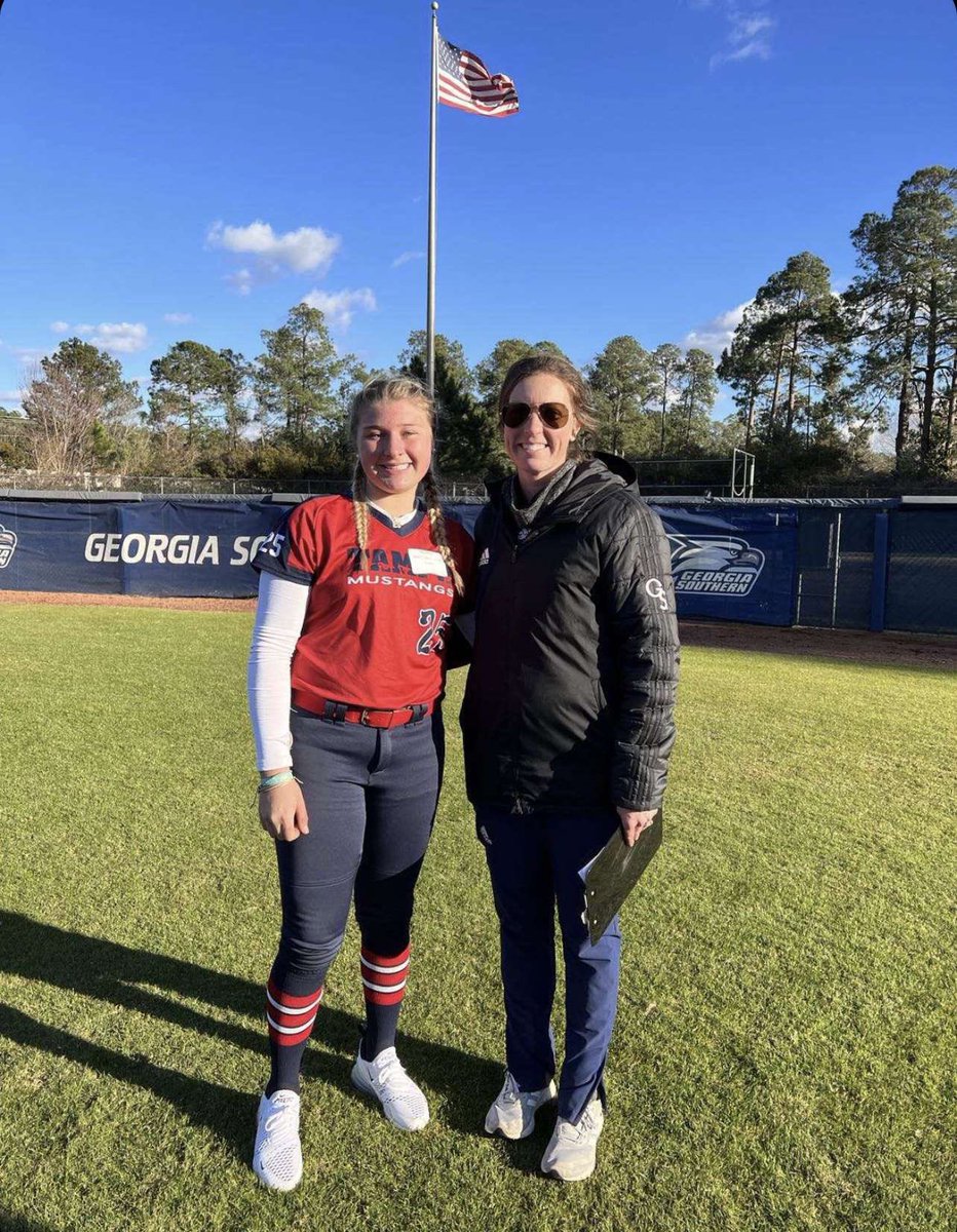 Cloe Pless tweet media