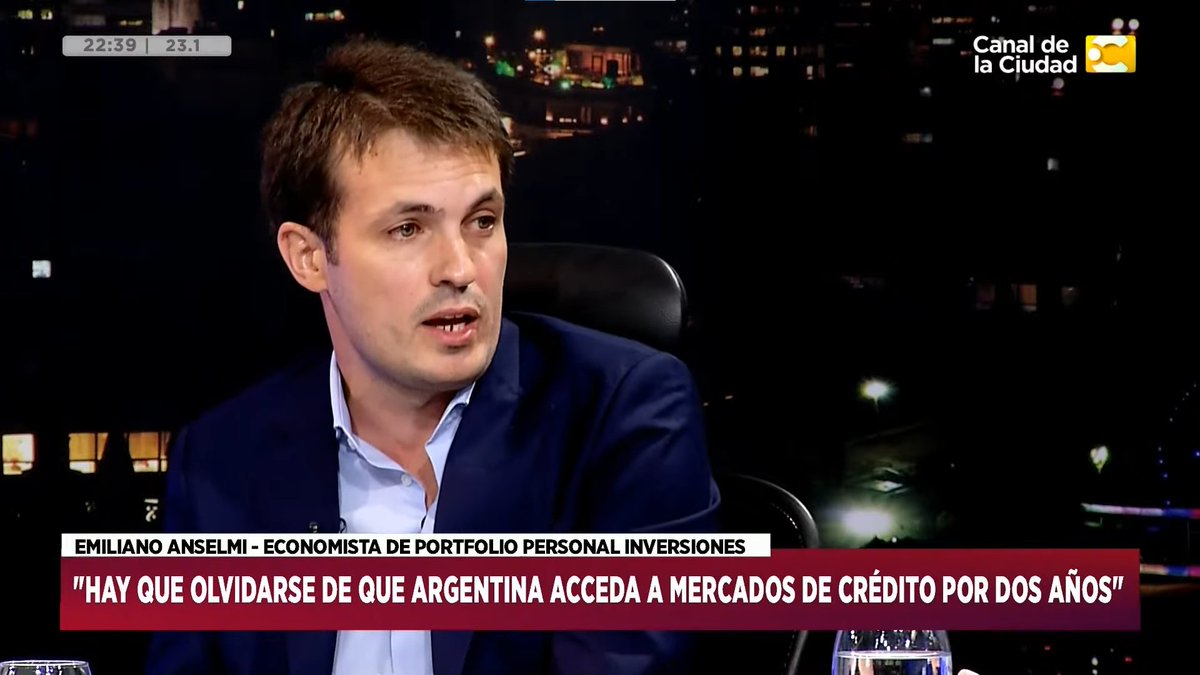 CanalCiudadBA's tweet photo. Emiliano Anselmi @emilianoans en HNT a las 22: "Hay que olvidarse de que Argentina acceda a mercados de crédito por dos años". Cc @DSantaCruzok @Linuramirez @ehubelen https://t.co/CfMcY6MWee