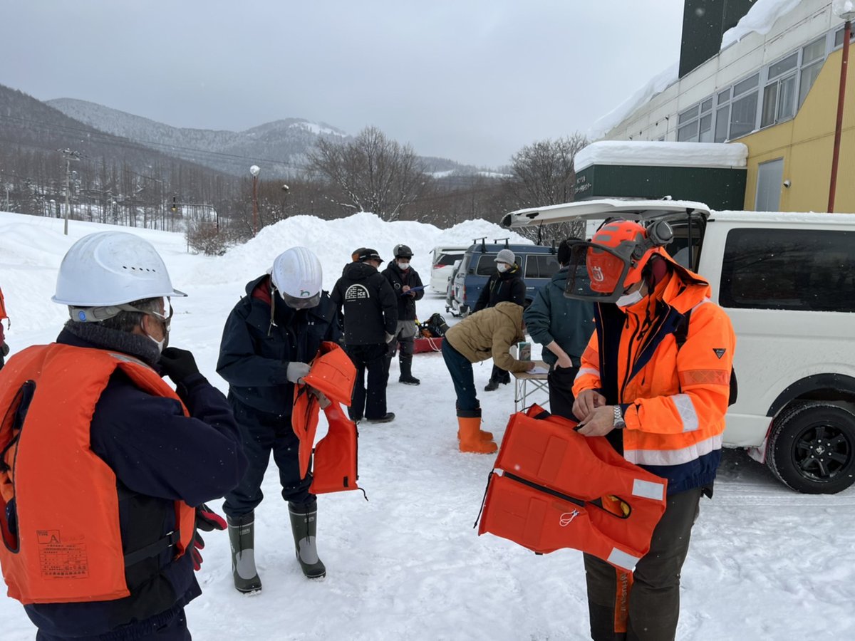 Hicestarproject's tweet photo. 【アイスカルーセル＠かなやま湖】
金山ダム管理支所や南富良野まちづくり観光協会など、地元地域のみなさんによって、「かなやま湖」で新たな冬の楽しみを検討するための実証実験が明日行われます！
#アイスカルーセル #南富良野 #金山ダム #かなやま湖 #寒いから綺麗 #寒さを楽しむ #冬を愛する https://t.co/xHE5bQIvJI