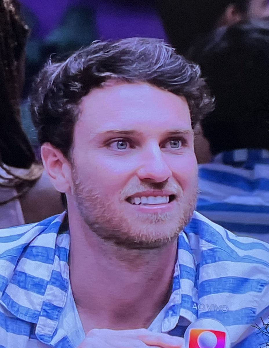 brunavieira's tweet photo. eu tava aqui pensando que essa rapaz me lembra alguém…

#BBB https://t.co/dr7vIdpc2y