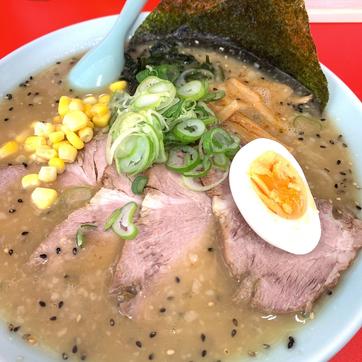 昼飯。ラーメンショップ結城東店にて。 みそチャーシューメン。¥880。 コーンと、ゆで卵入ってます。 麺は細麺ストレート。かためで。