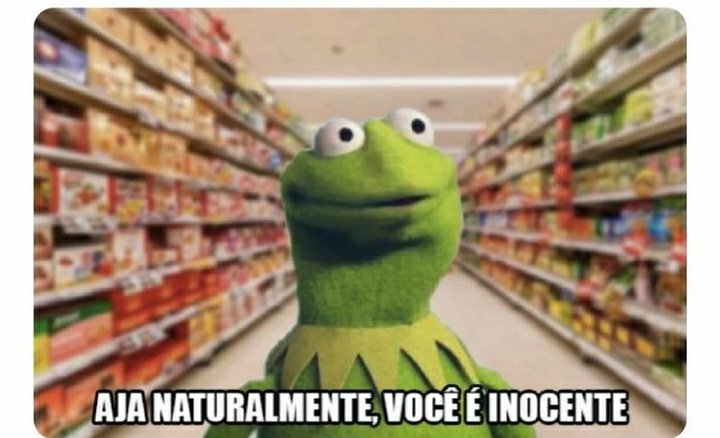 funcionario_de's tweet photo. Eu indo embora no meu horário, porém deixando meus amigos com uma fila de 1 km de cliente pra atender .
EU: https://t.co/qEcrFOZYLT