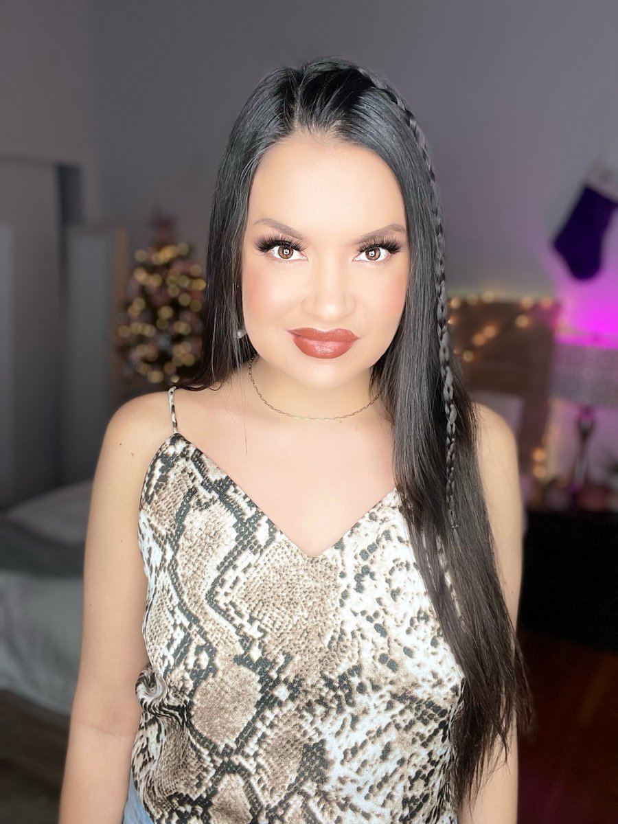 ShaunaBaker's tweet image. Warzone dubs on #twitch! I'm live now. twitch.tv/ShaunaBaker (More photos on my patreon patreon.com/ShaunaBaker) #NativeCreator #PatreonModel #NativeGamer