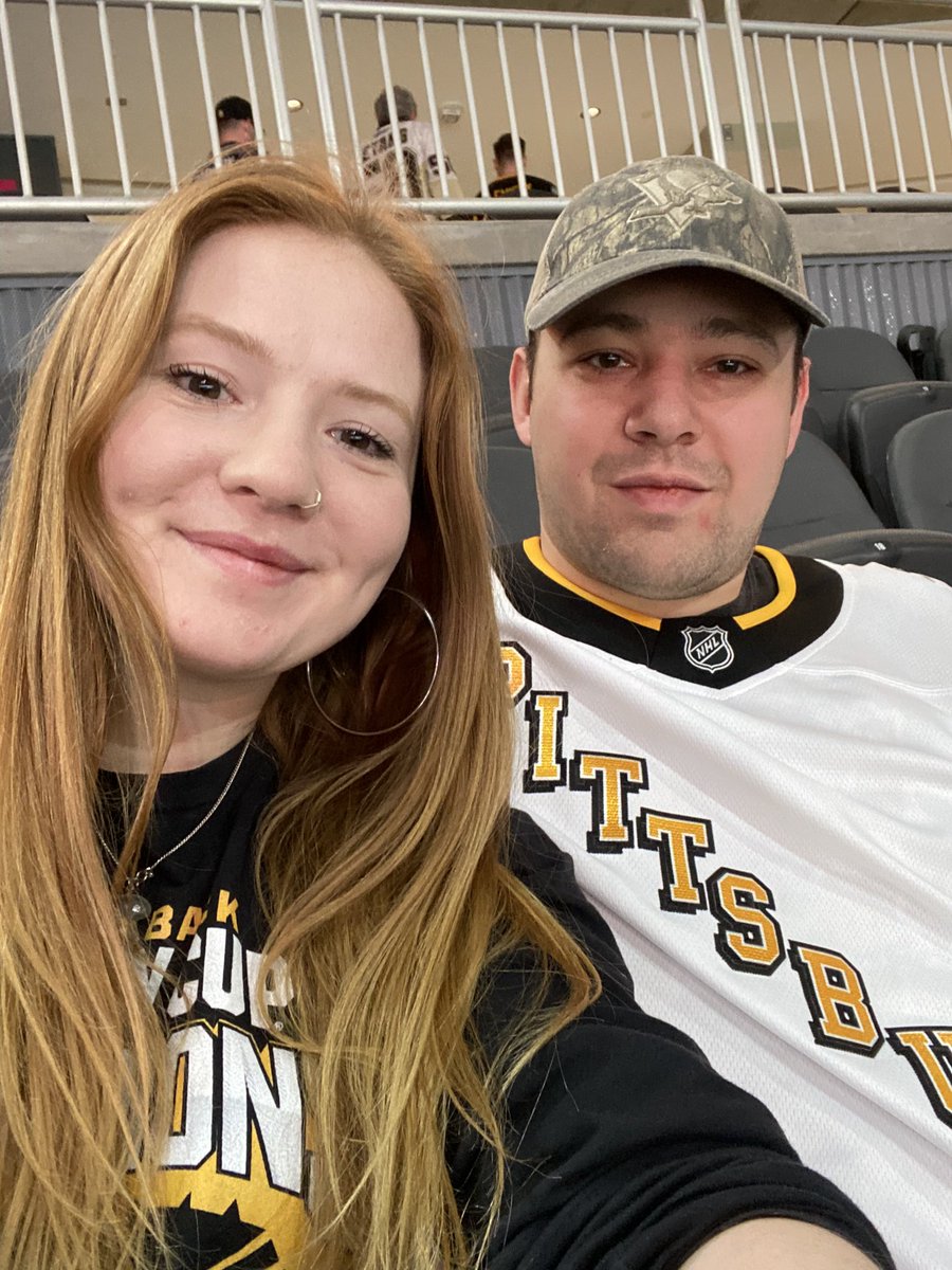 KameronHope's tweet photo. Let’s go penguins 🐧 #vegas #penguins https://t.co/OUNCwIKPt3