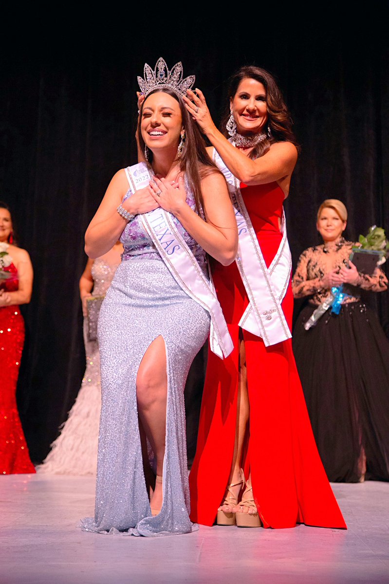 TeacherInATiara's tweet photo. Honored to share some of my personal life with y’all, I am Mrs. Texas United World 2022! @NISDGTAA @NISDFranklinES @NISDCole @NISD #pageants #texaseducator #texaspageantgirl https://t.co/VSBPLlmgpV